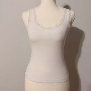 AMY & IVY Ribbed Lace-Trim Tank Top